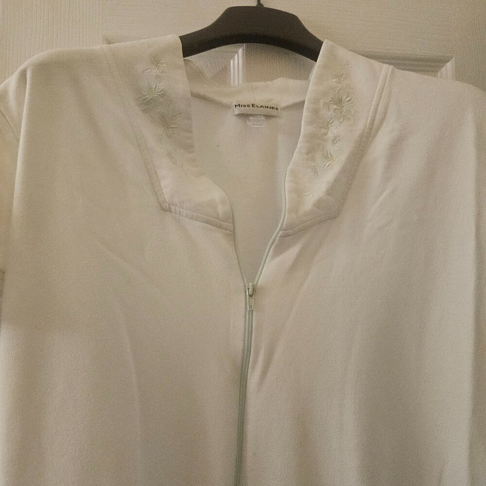 Miss Elaine Vintage House Coat white robe green floral embroidery pockets zip L